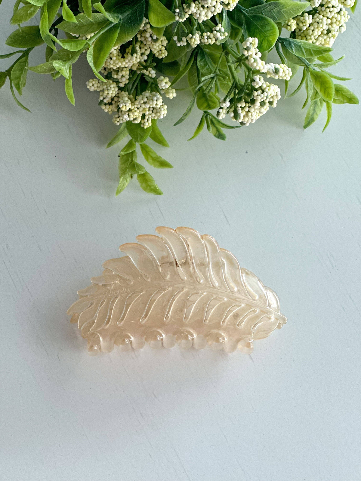 Leaf Clip "Translucent Beige"