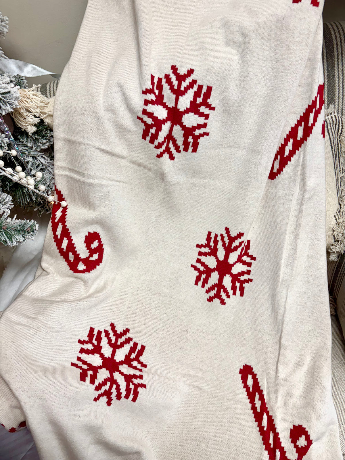 Red/White Reversible Snowflake Throw