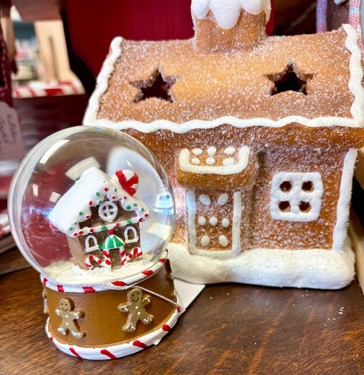 Gingerbread House Snowglobe