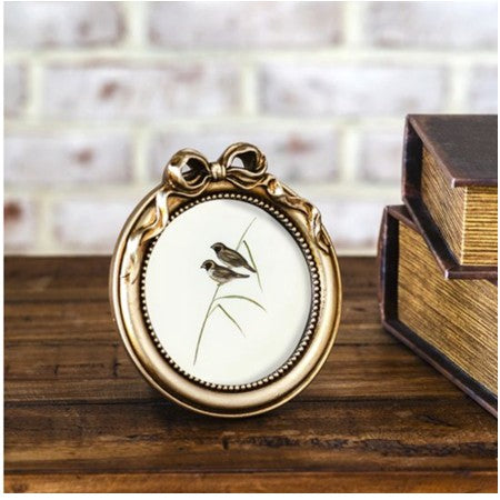 Round Gold Bow Frame